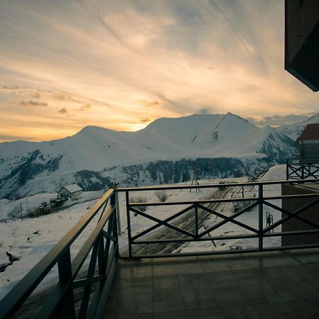 The Hills Hostel Gudauri Ngoại thất bức ảnh