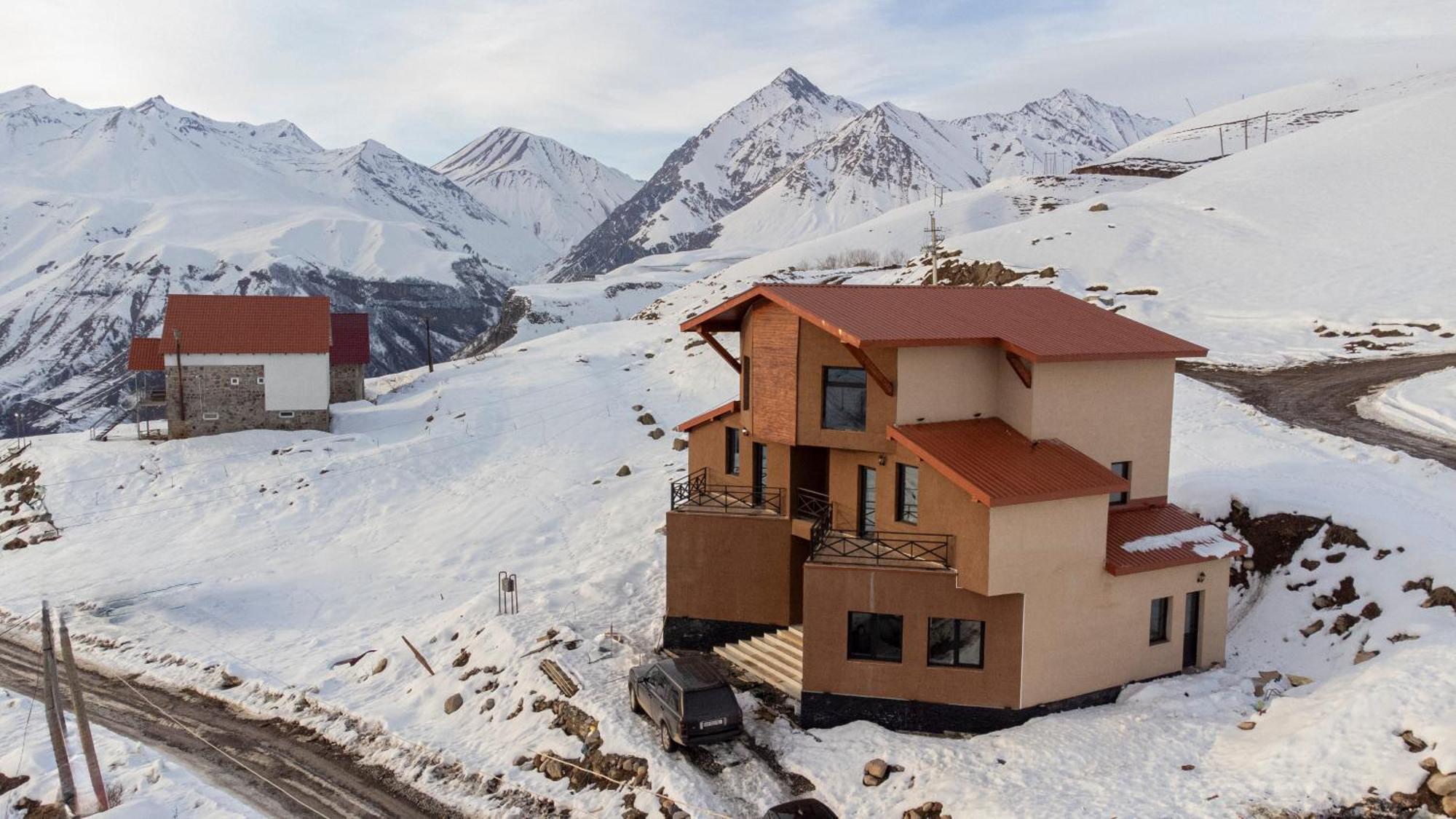 The Hills Hostel Gudauri Ngoại thất bức ảnh